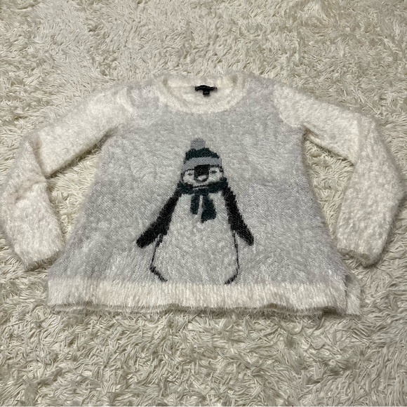 French Laundry Pullover Sweater Size Large Women’s White Fuzzy Penguin soft cozy - Picture 6 of 9